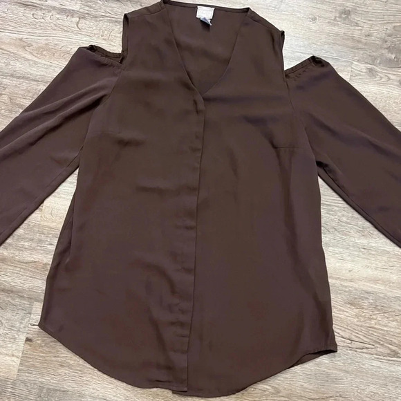 Chico’s • Cold Shoulder Long Sleeve Blouse - Picture 2 of 10